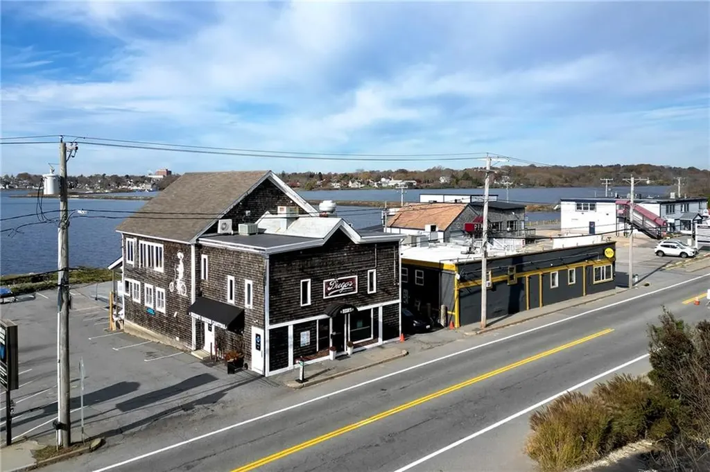 116 124 Aquidneck Avenue Middletown RI 02842