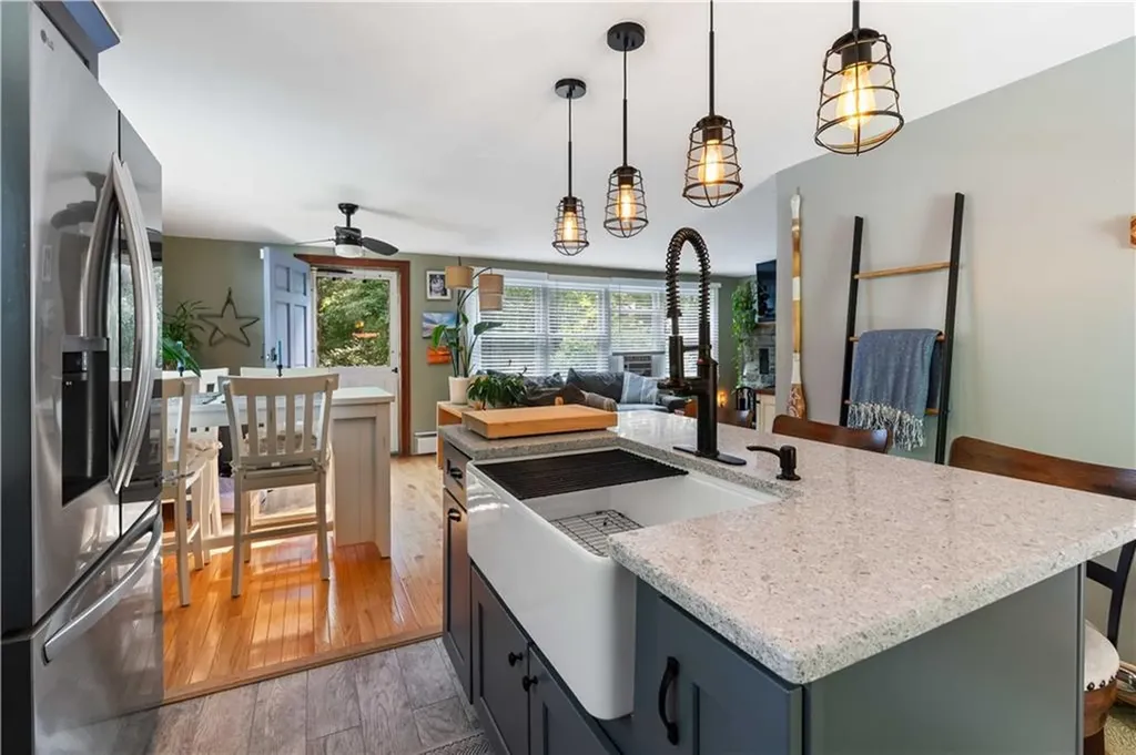 16 Smith Street Bristol RI 02890