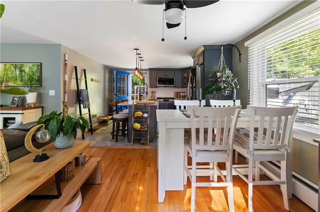 16 Smith Street Bristol RI 02890