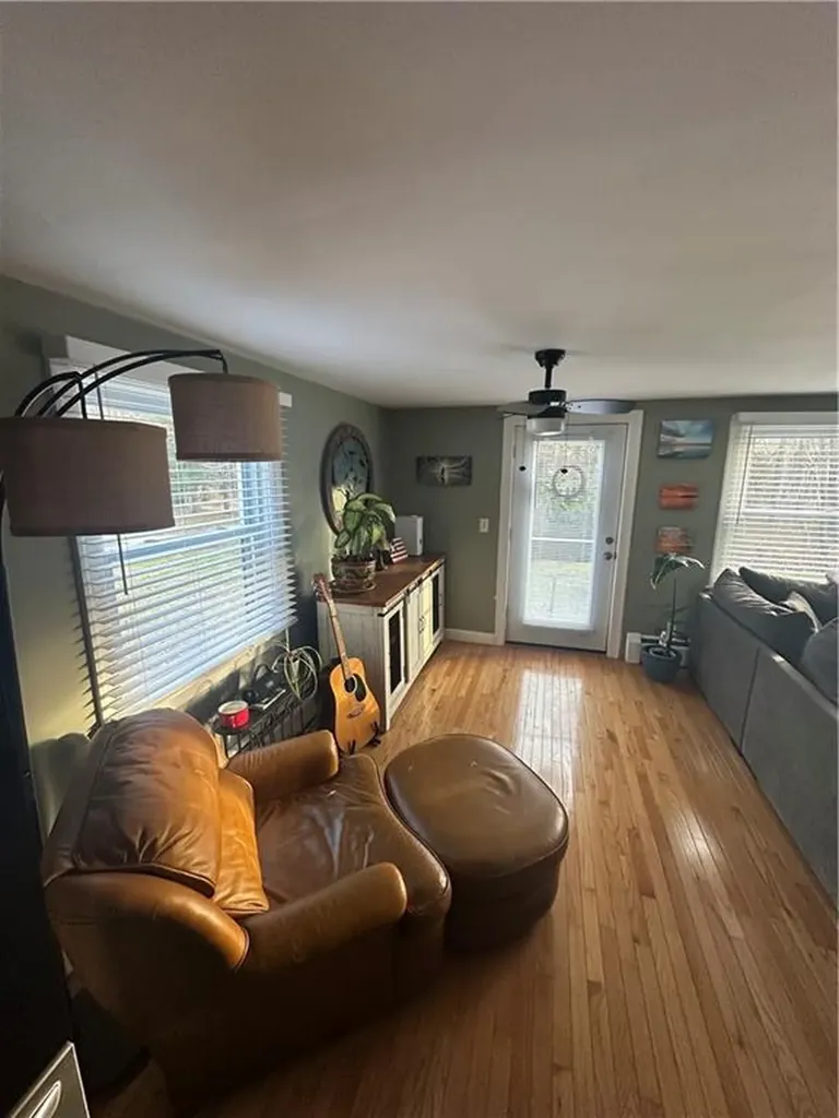 16 Smith Street Bristol RI 02890