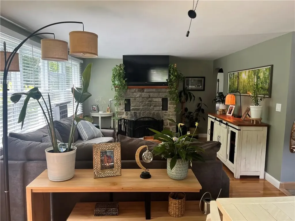 16 Smith Street Bristol RI 02890