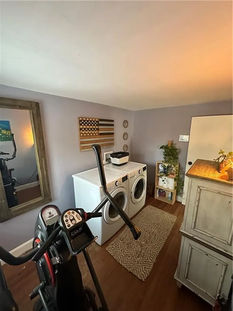 16 Smith Street Bristol RI 02890