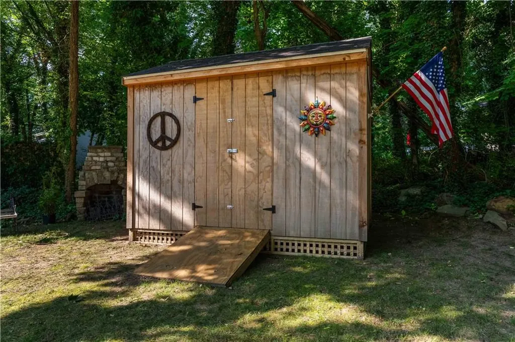 16 Smith Street Bristol RI 02890