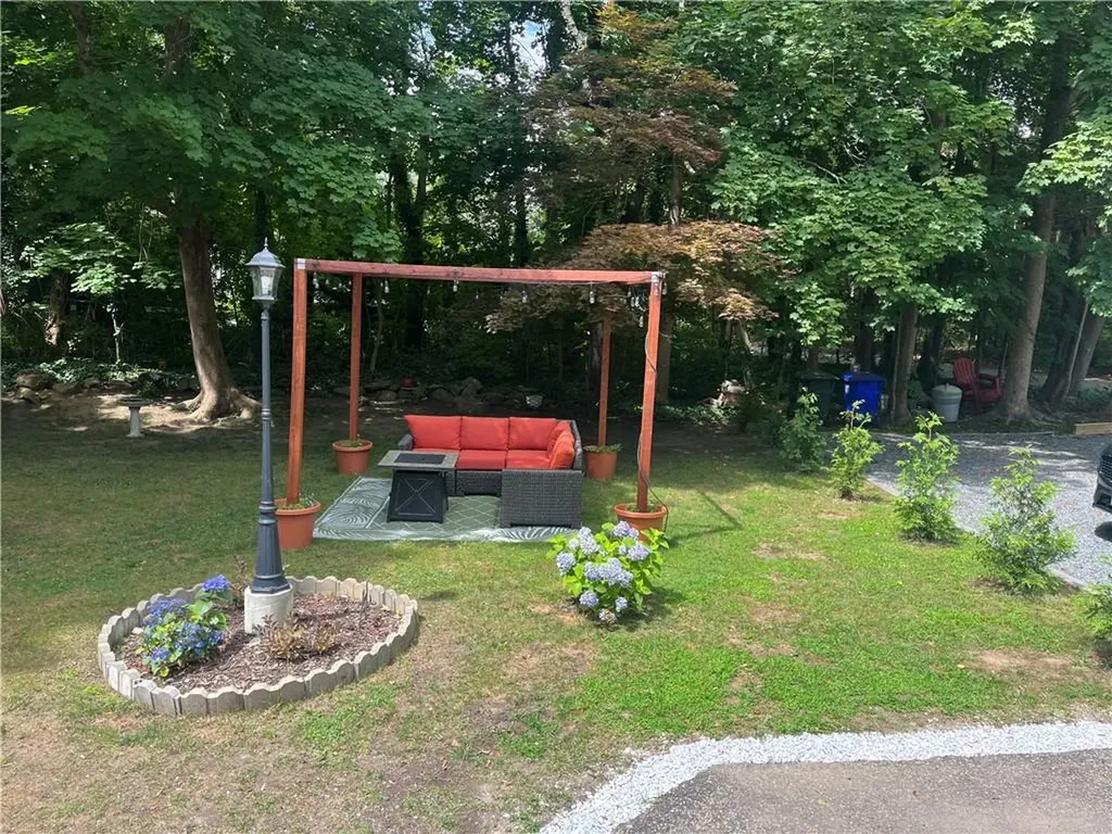 16 Smith Street Bristol RI 02890