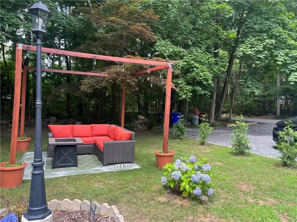 16 Smith Street Bristol RI 02890