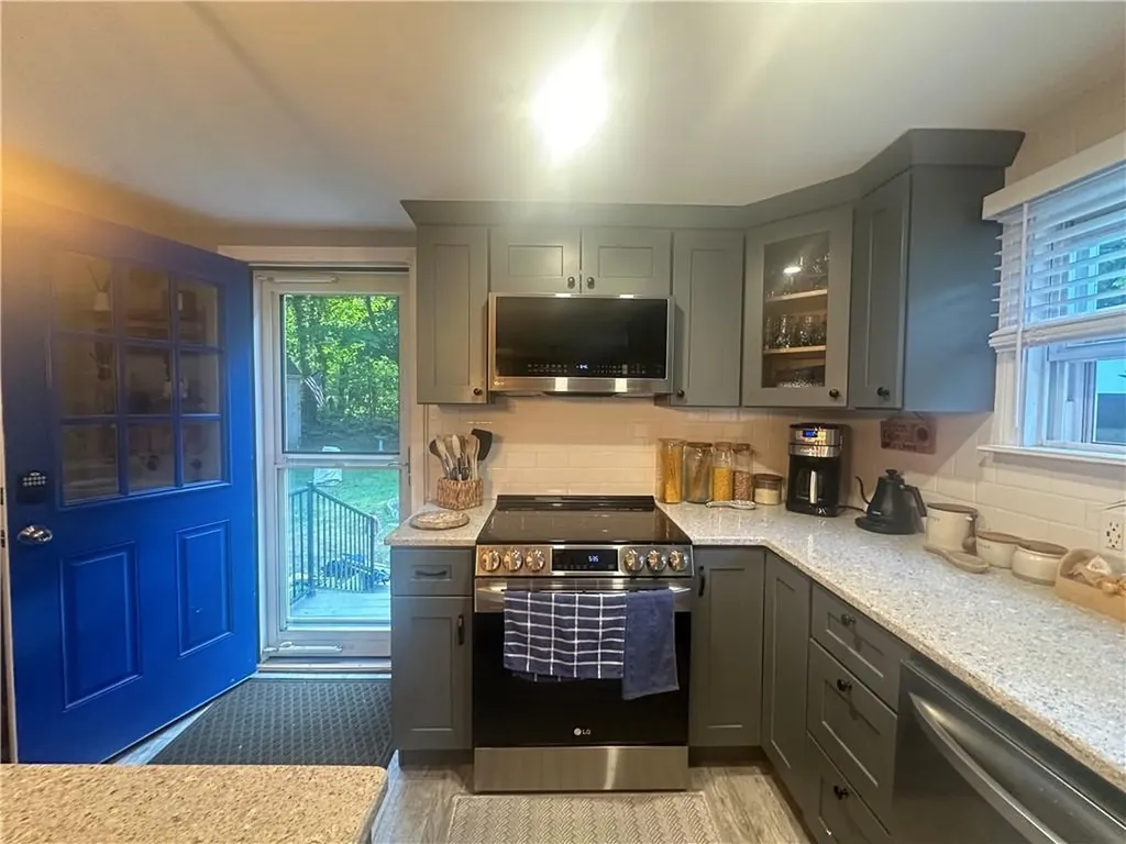 16 Smith Street Bristol RI 02890