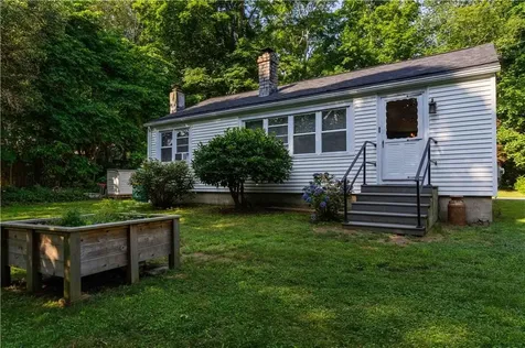 16 Smith Street Bristol RI 02890