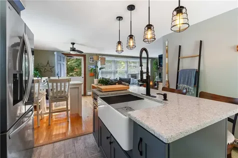 16 Smith Street Bristol RI 02890