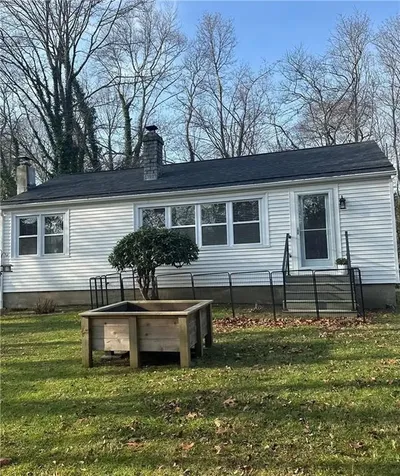 16 Smith Street Bristol RI 02890