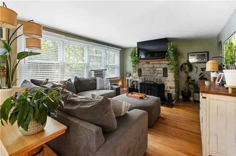 16 Smith Street Bristol RI 02890