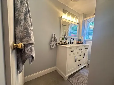 16 Smith Street Bristol RI 02890