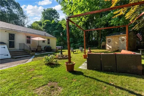 16 Smith Street Bristol RI 02890