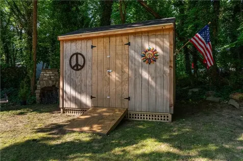 16 Smith Street Bristol RI 02890