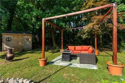 16 Smith Street Bristol RI 02890