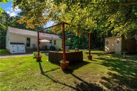 16 Smith Street Bristol RI 02890