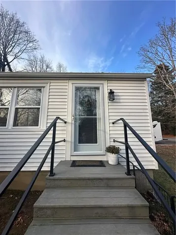 16 Smith Street Bristol RI 02890