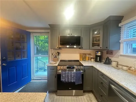 16 Smith Street Bristol RI 02890