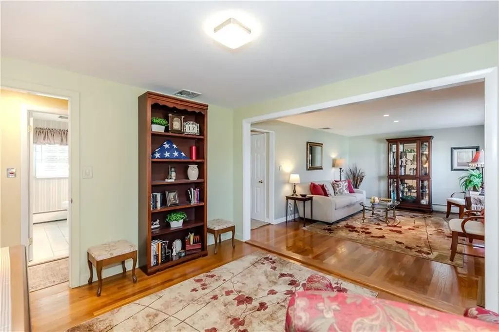 17 Woodview Drive Cranston RI 02920