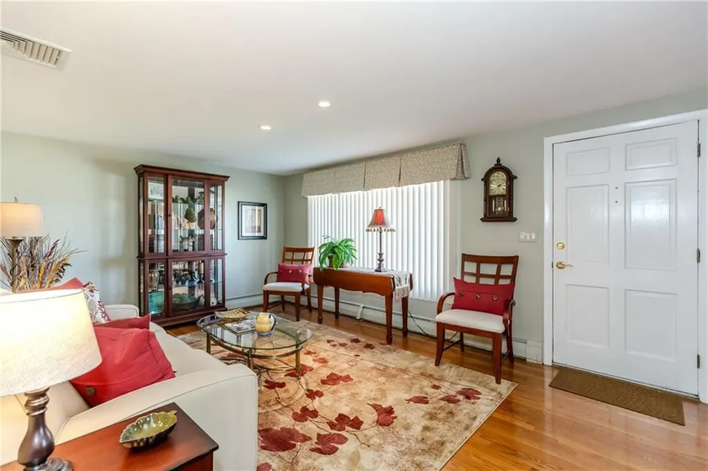 17 Woodview Drive Cranston RI 02920