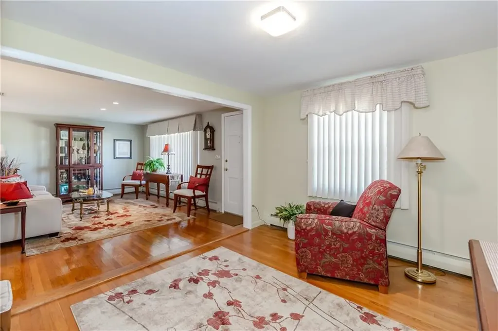 17 Woodview Drive Cranston RI 02920