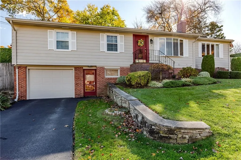 17 Woodview Drive Cranston RI 02920