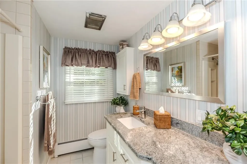 17 Woodview Drive Cranston RI 02920