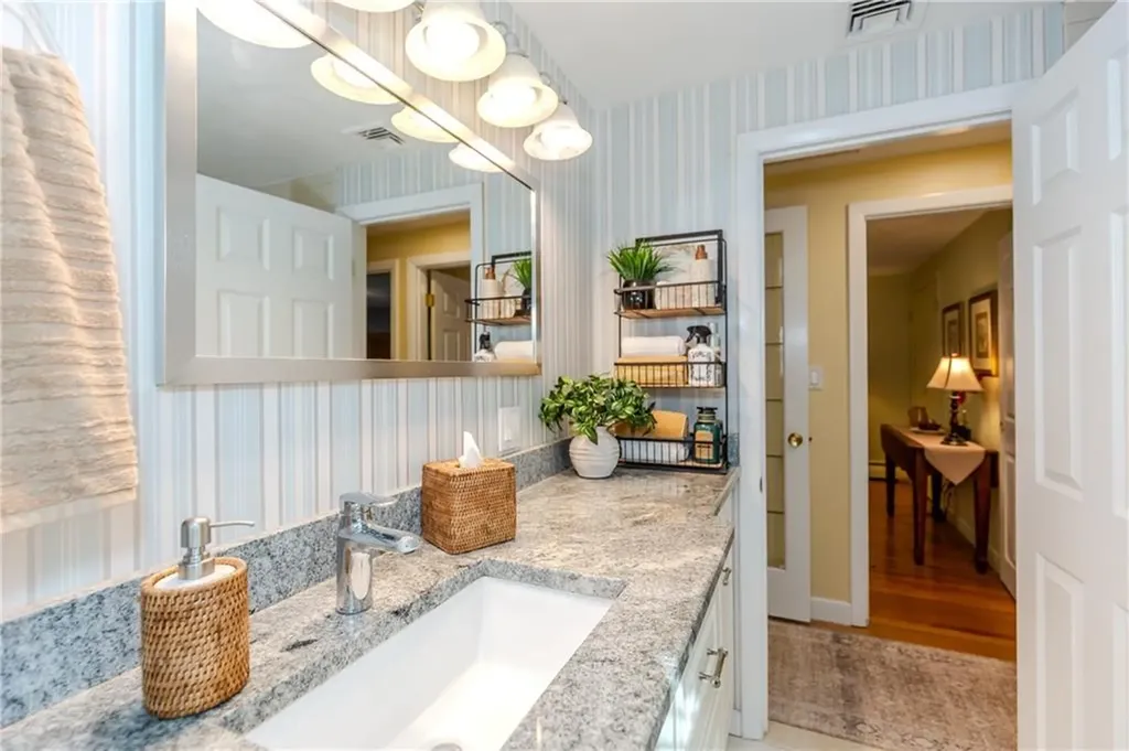 17 Woodview Drive Cranston RI 02920