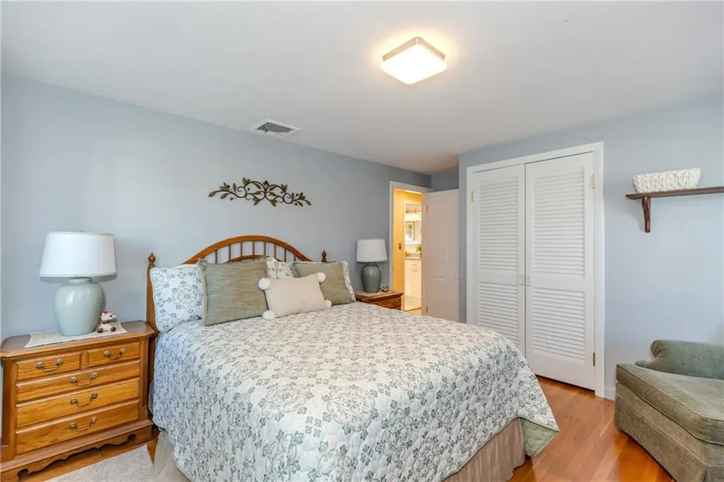 17 Woodview Drive Cranston RI 02920