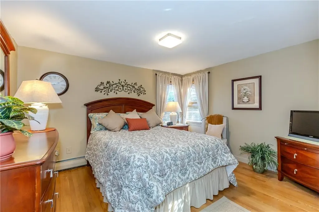 17 Woodview Drive Cranston RI 02920