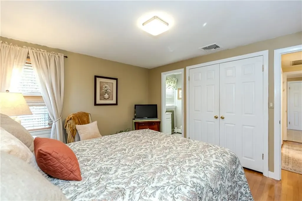 17 Woodview Drive Cranston RI 02920