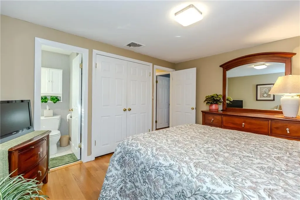 17 Woodview Drive Cranston RI 02920