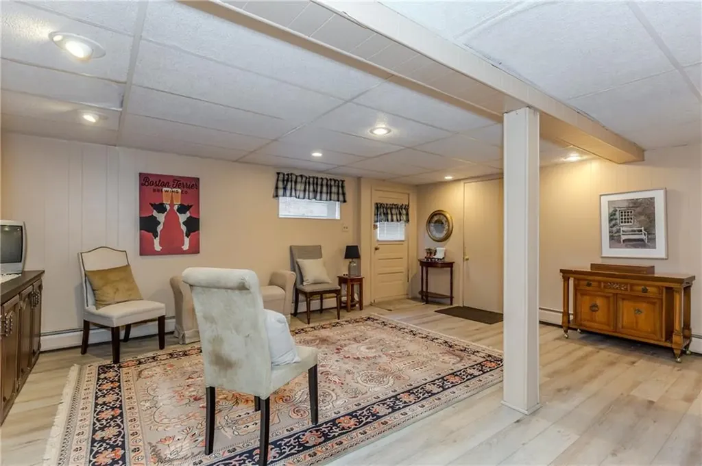 17 Woodview Drive Cranston RI 02920