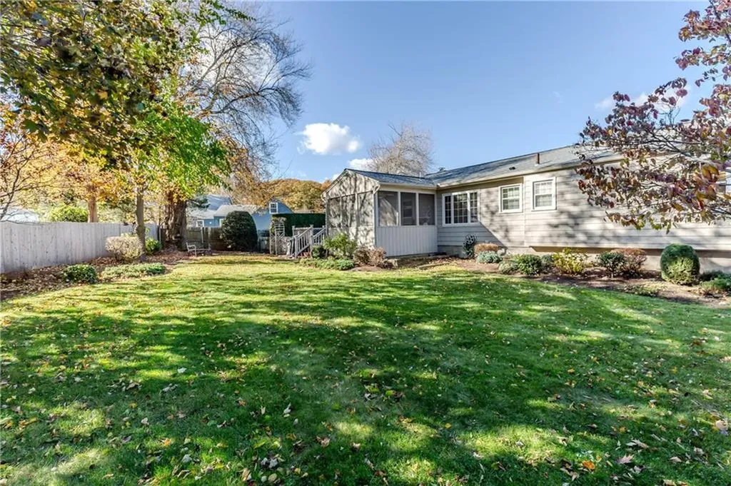 17 Woodview Drive Cranston RI 02920