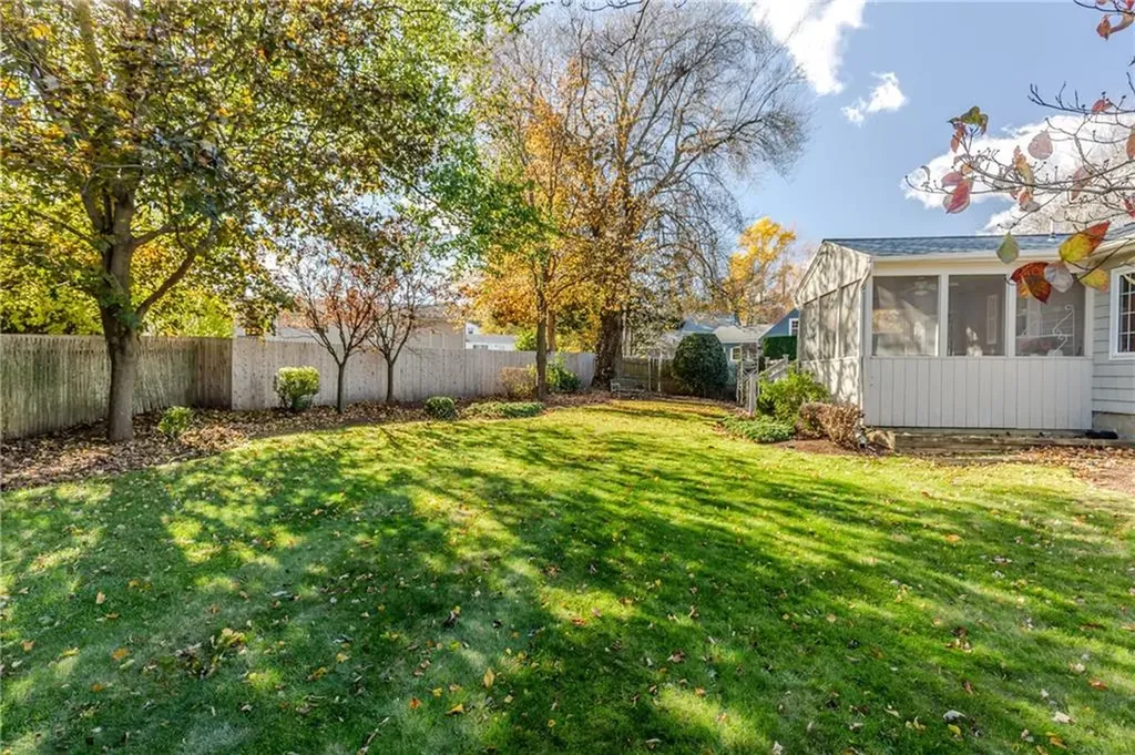 17 Woodview Drive Cranston RI 02920