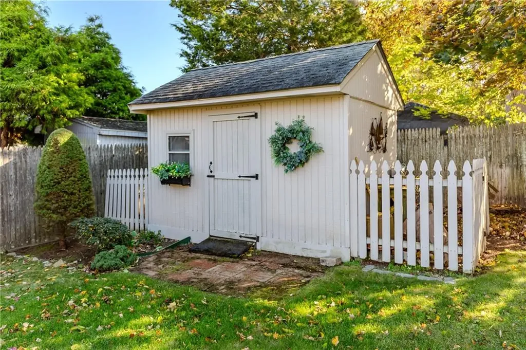 17 Woodview Drive Cranston RI 02920