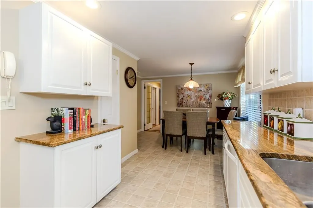 17 Woodview Drive Cranston RI 02920