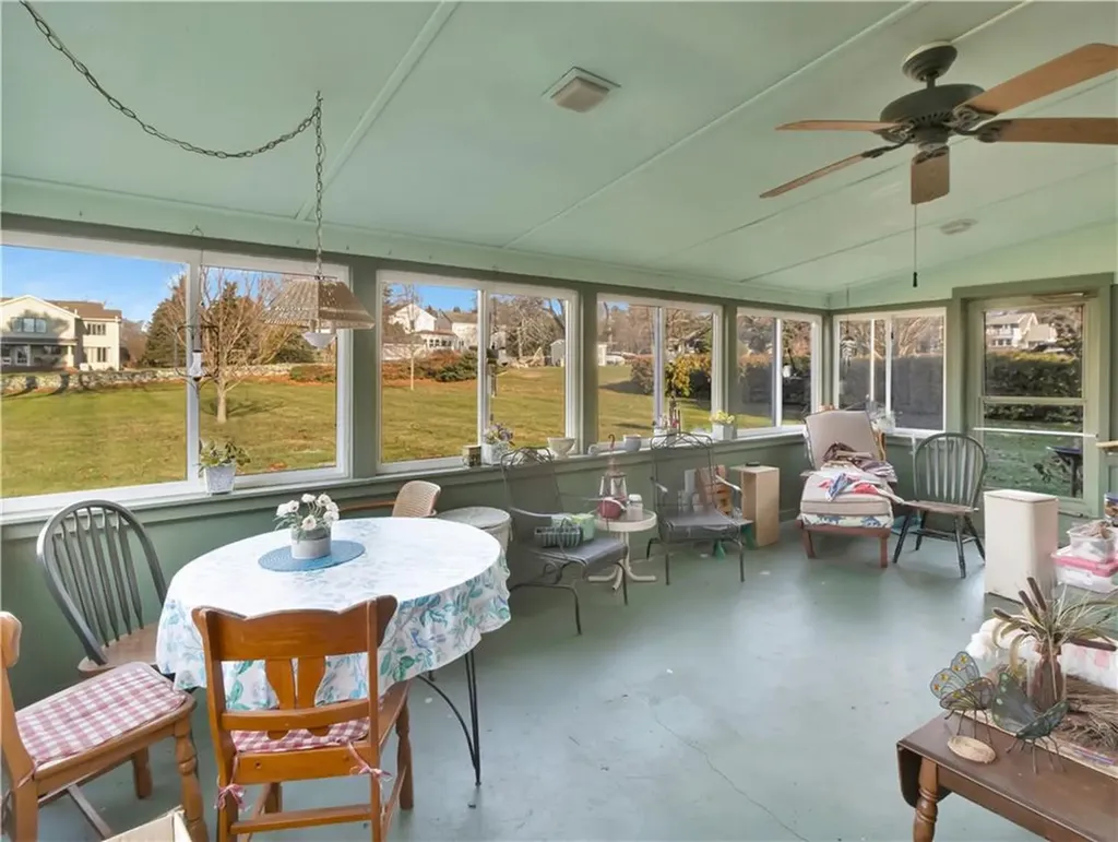 89 North Court Tiverton RI 02878