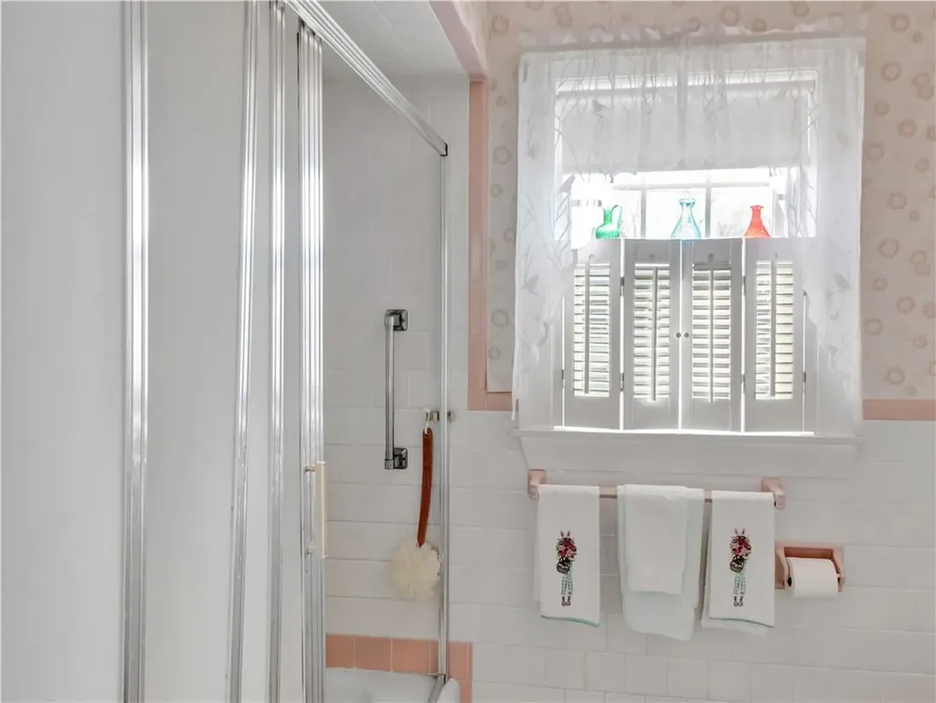 89 North Court Tiverton RI 02878