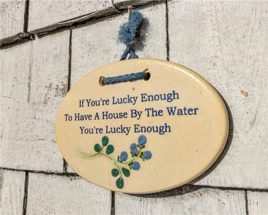 89 North Court Tiverton RI 02878