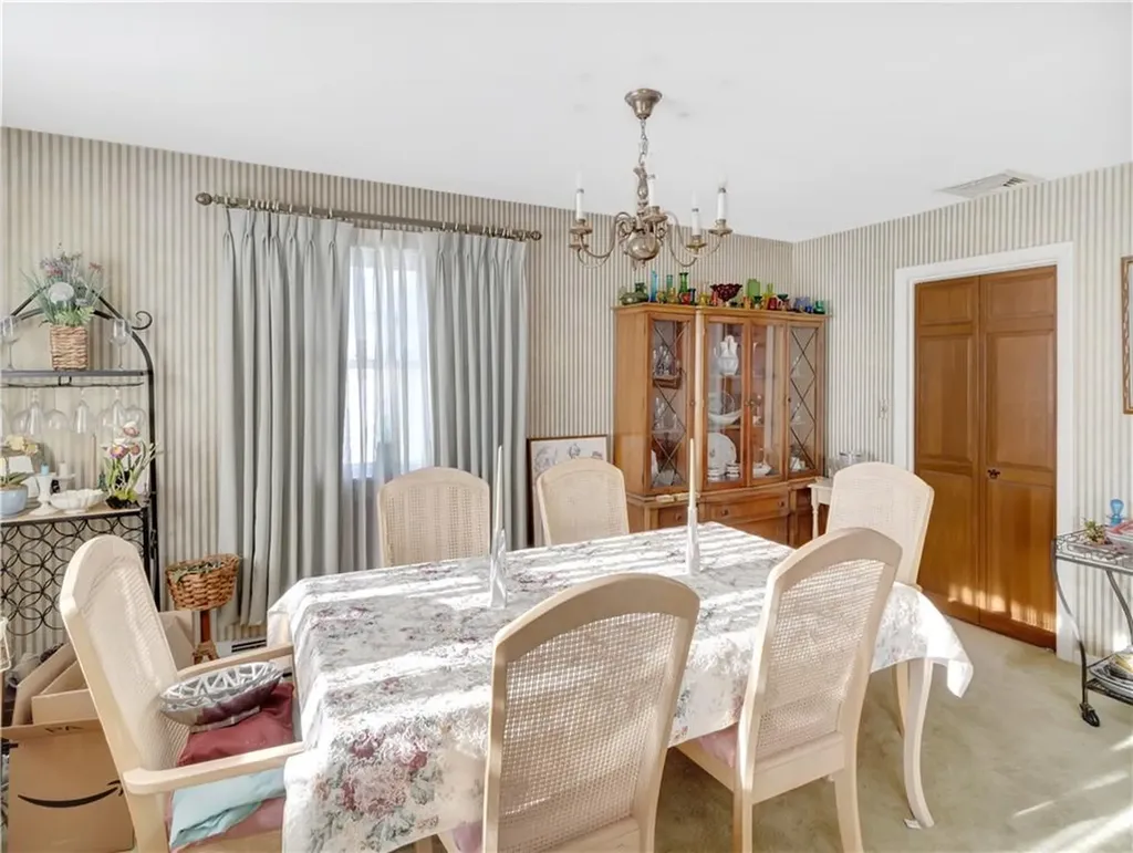 89 North Court Tiverton RI 02878