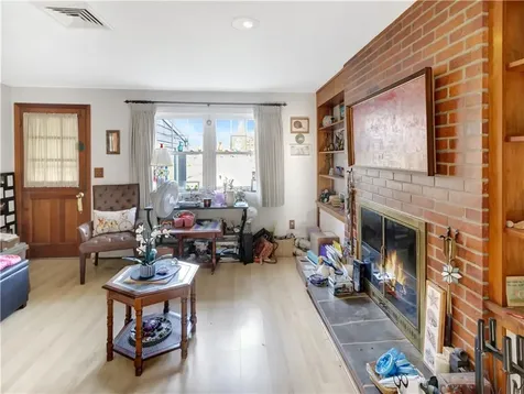 89 North Court Tiverton RI 02878