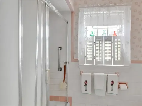 89 North Court Tiverton RI 02878