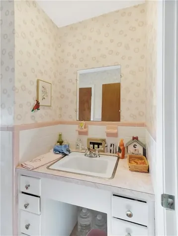 89 North Court Tiverton RI 02878