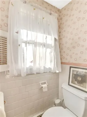 89 North Court Tiverton RI 02878