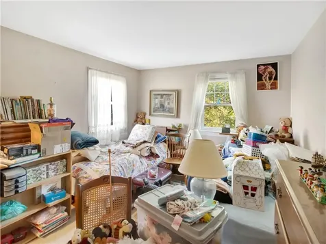 89 North Court Tiverton RI 02878