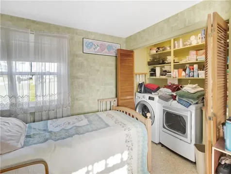 89 North Court Tiverton RI 02878