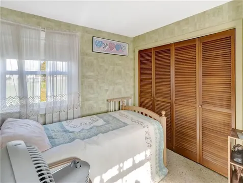 89 North Court Tiverton RI 02878