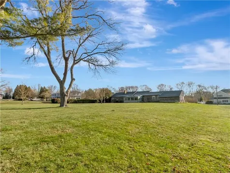 89 North Court Tiverton RI 02878