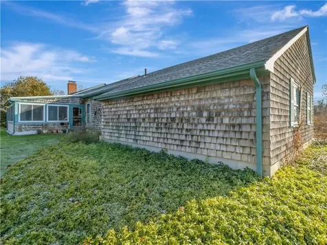 89 North Court Tiverton RI 02878