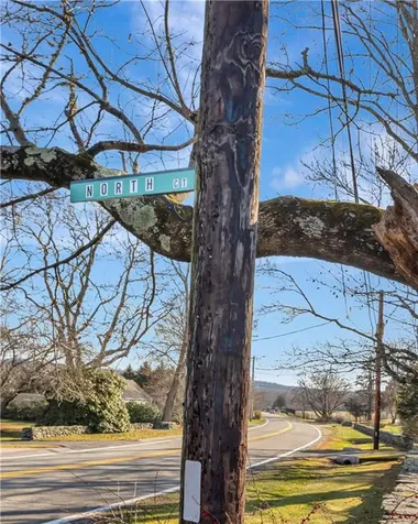 89 North Court Tiverton RI 02878